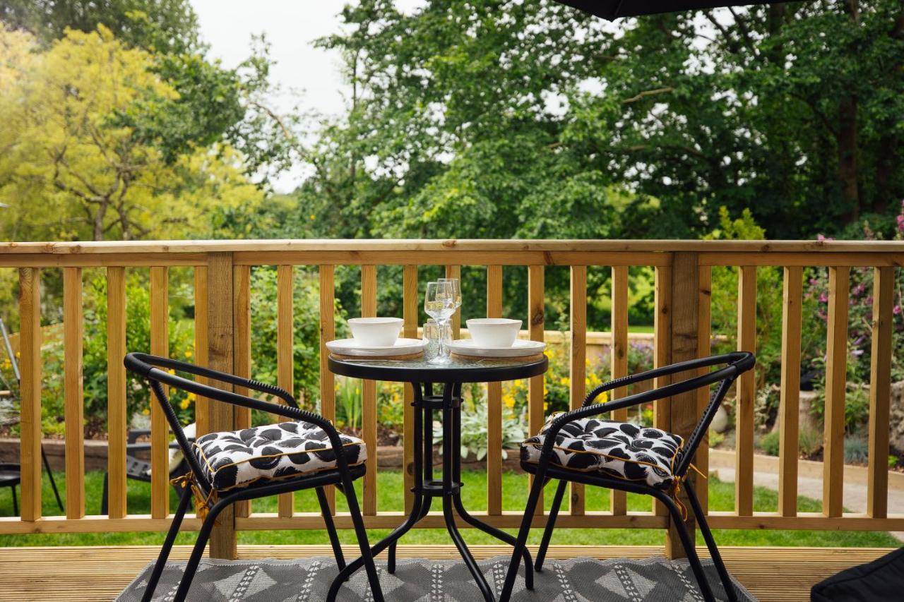 Caban Du Bach Pembroke With Private Garden Villa Exterior photo
